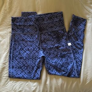 Vuori daily legging in Ocean Shibori